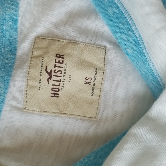 4/ $20 Hollister Front Pocket Cuffed Short Sleeve T Shirt - Picture 2 of 3